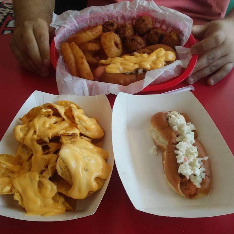 Yesterdays Drive-In | restaurant | 709 Oak St, Carmi, IL 62821, USA | 6183828741 OR +1 618-382-8741