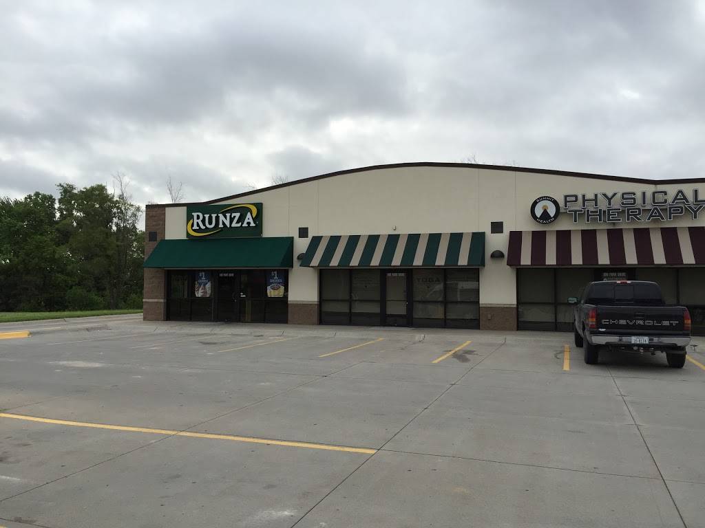 Runza Restaurant | restaurant | 900 Park Dr, Springfield, NE 68059, USA | 4022532303 OR +1 402-253-2303