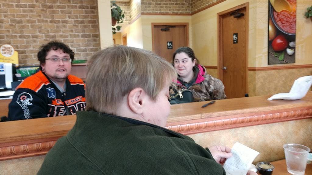 Subway | restaurant | 501 S Carpenter Ave, Kingsford, MI 49802, USA | 9067795293 OR +1 906-779-5293