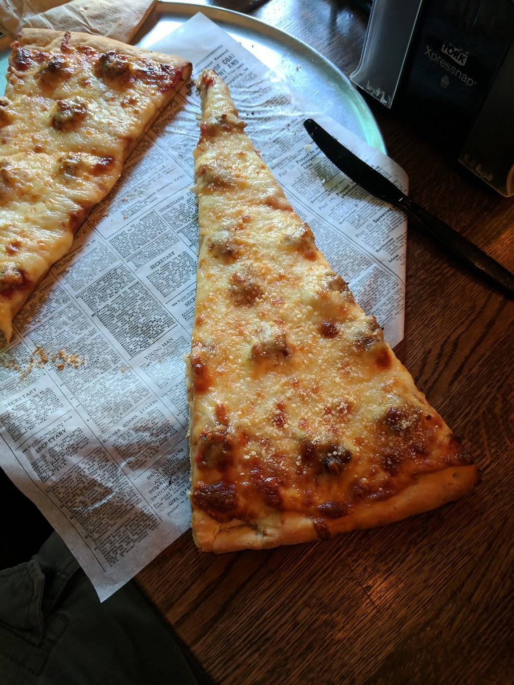 Bacci Pizzeria | restaurant | 1421 W Taylor St, Chicago, IL 60607, USA | 3128373181 OR +1 312-837-3181