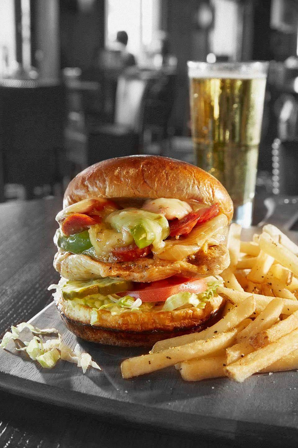 Bar Louie - Laurel Park Place | night club | 37716 Six Mile Rd, Livonia, MI 48152, USA | 7347930180 OR +1 734-793-0180