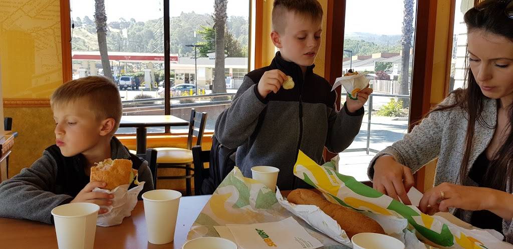 Subway Restaurants | restaurant | 256 Shoreline Hwy, Mill Valley, CA 94941, USA | 4153840215 OR +1 415-384-0215