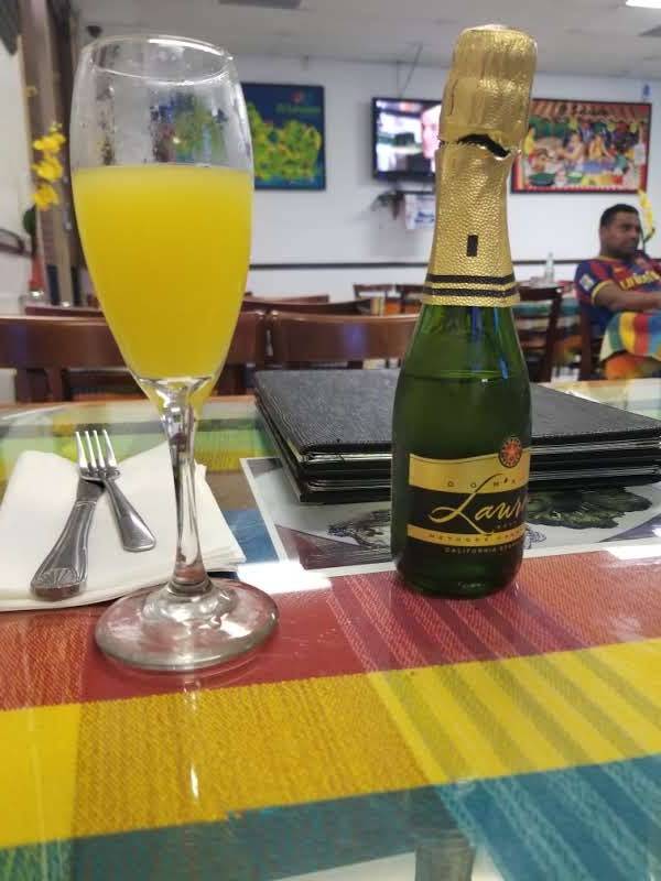 Menchitas | restaurant | 2116 South La Brea Ave, Los Angeles, CA 90016, USA | 3239343114 OR +1 323-934-3114