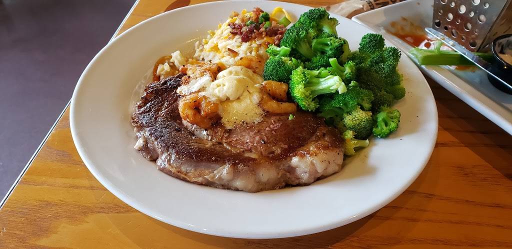 Chilis Grill & Bar | meal takeaway | 1935 S Stemmons Fwy, Lewisville, TX 75067, USA | 9723160932 OR +1 972-316-0932