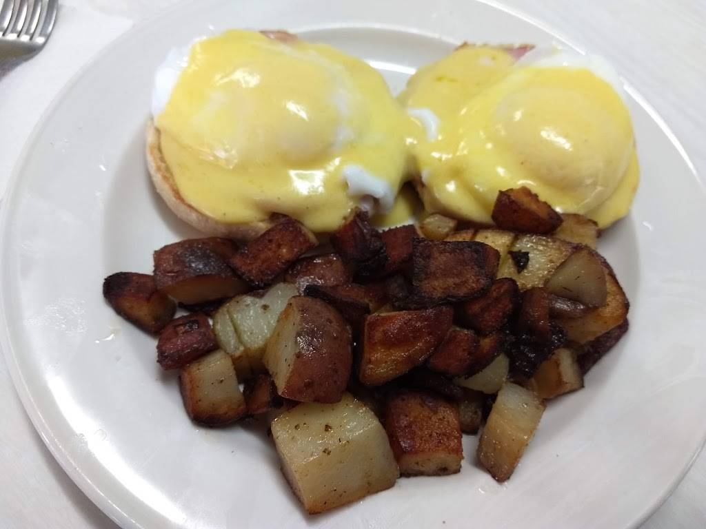 Campus Corner | restaurant | 92 Bridge St, Plattsburgh, NY 12901, USA | 5183243355 OR +1 518-324-3355