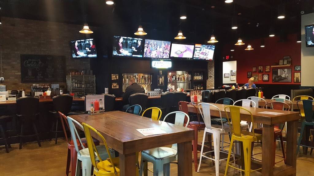 The Famous Restaurant | restaurant | 953 S Main St, Centerville, OH 45459, USA | 9379512422 OR +1 937-951-2422