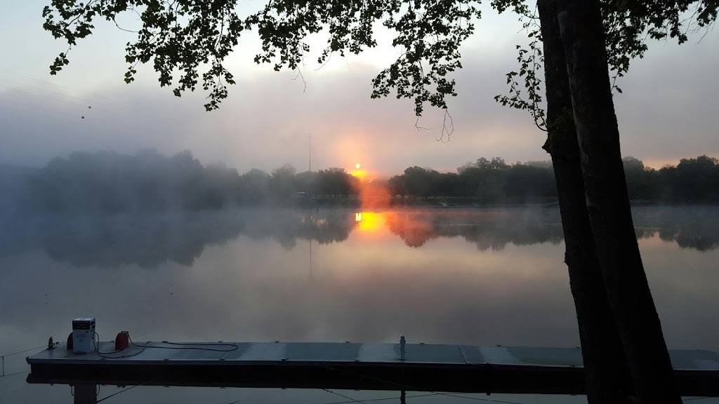 Riverview Restaurant & Marina | restaurant | 110 Old River Rd, Ashland City, TN 37015, USA | 6157927358 OR +1 615-792-7358