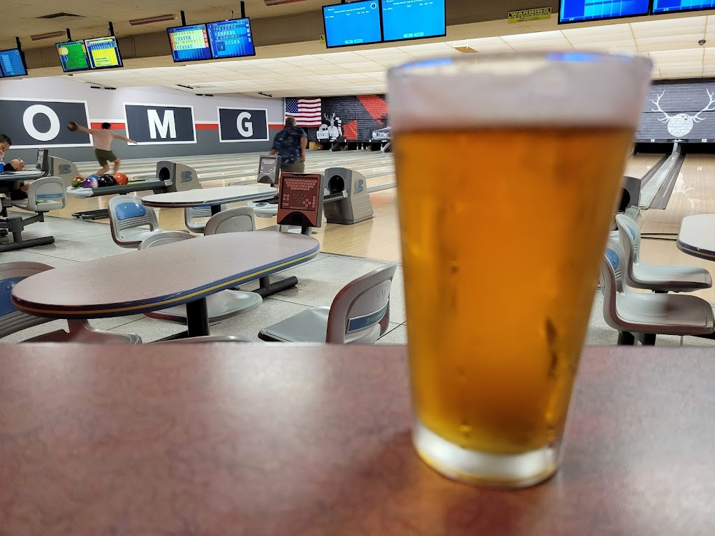 Bowlero Tucson | restaurant | 114 S Camino Seco, Tucson, AZ 85710, USA | 5202982311 OR +1 520-298-2311