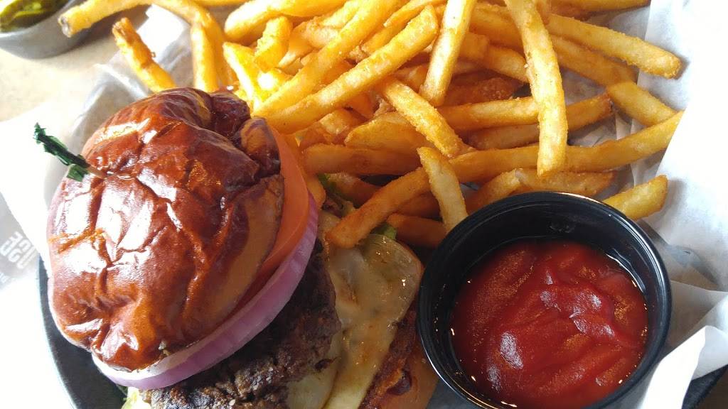 Brickhouse Craft Burgers & Brews | restaurant | 500 Grant St, De Pere, WI 54115, USA | 9203382337 OR +1 920-338-2337