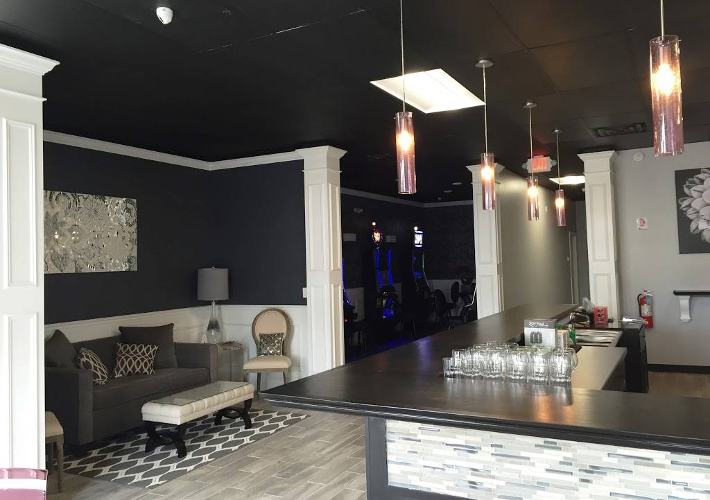 Avas Place | restaurant | 299 Barrington Rd, Streamwood, IL 60107, USA | 6302374570 OR +1 630-237-4570