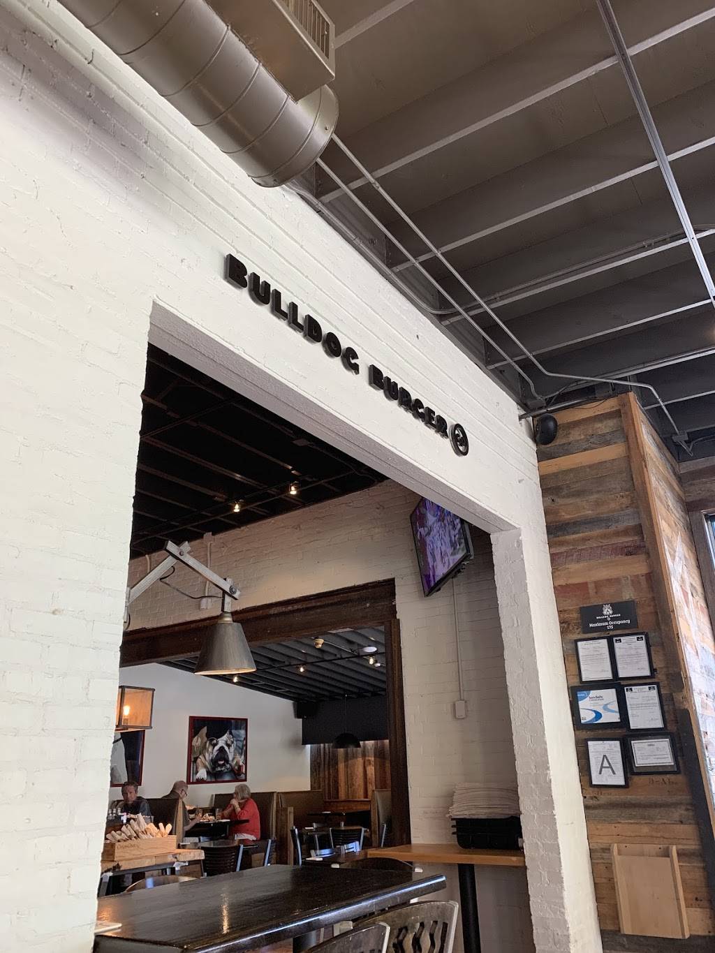 Bulldog Burger Company Starkville | restaurant | 702 University Dr, Starkville, MS 39759, USA | 6623244040 OR +1 662-324-4040