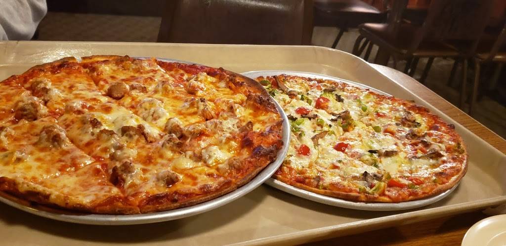 Italian Village | restaurant | 405 S Washington St, Carbondale, IL 62901, USA | 6184576559 OR +1 618-457-6559