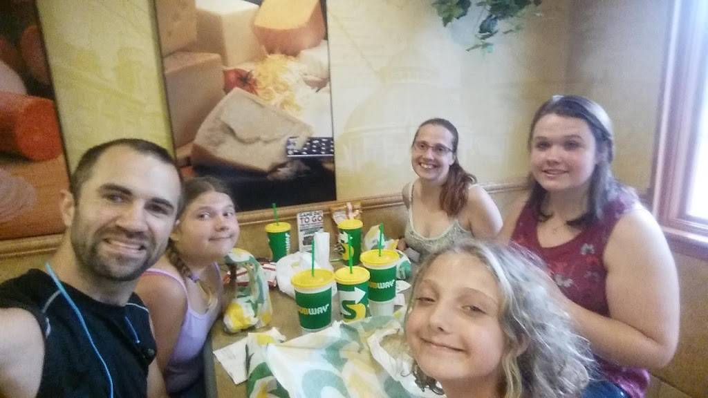 Subway | restaurant | 7722 US-31, Alanson, MI 49706, USA | 2315483008 OR +1 231-548-3008