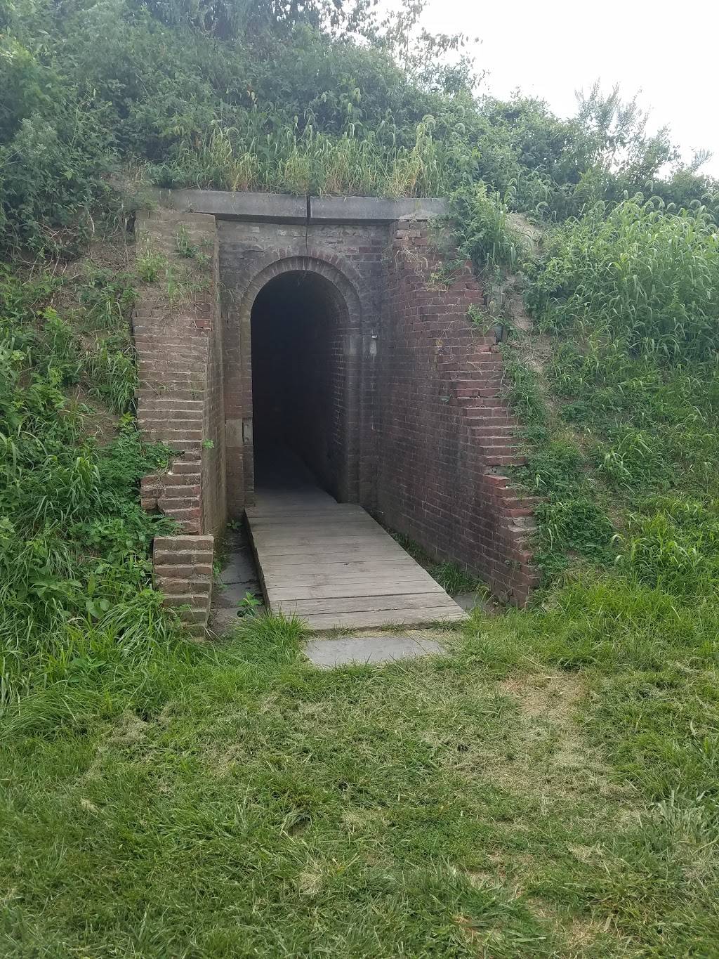 Fort Mifflin | restaurant | 1 Fort Mifflin Rd, Philadelphia, PA 19153, USA | 2156854167 OR +1 215-685-4167