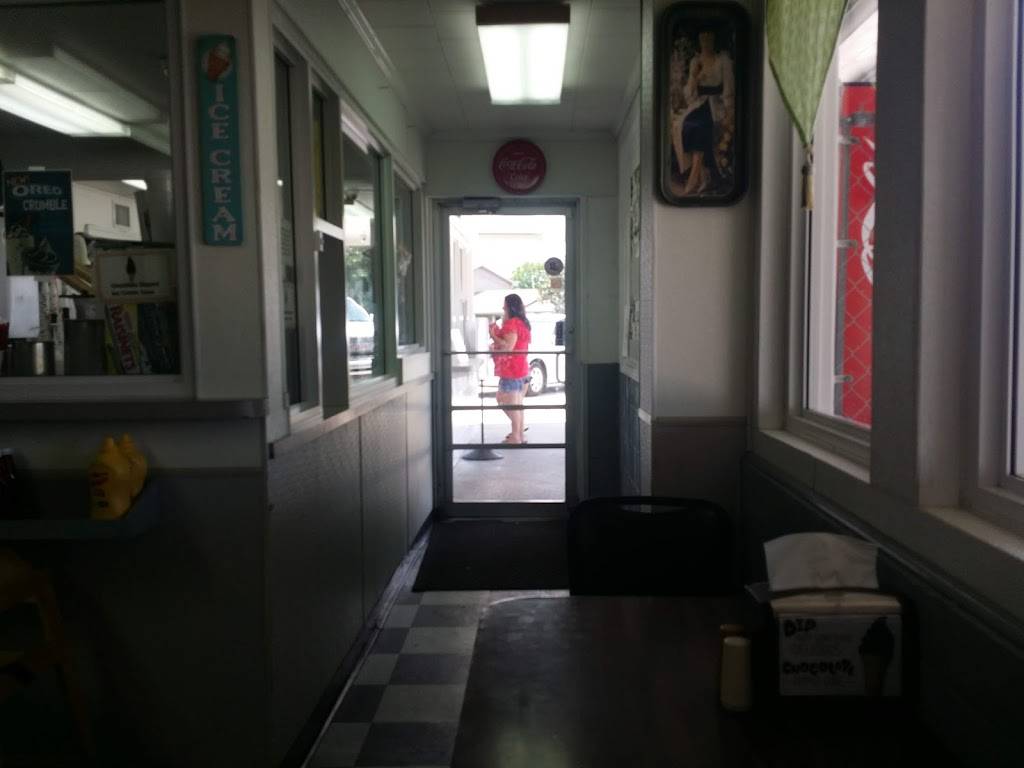 D & D Drive Inn | restaurant | 12410 LA-1, Larose, LA 70373, USA | 9856933136 OR +1 985-693-3136