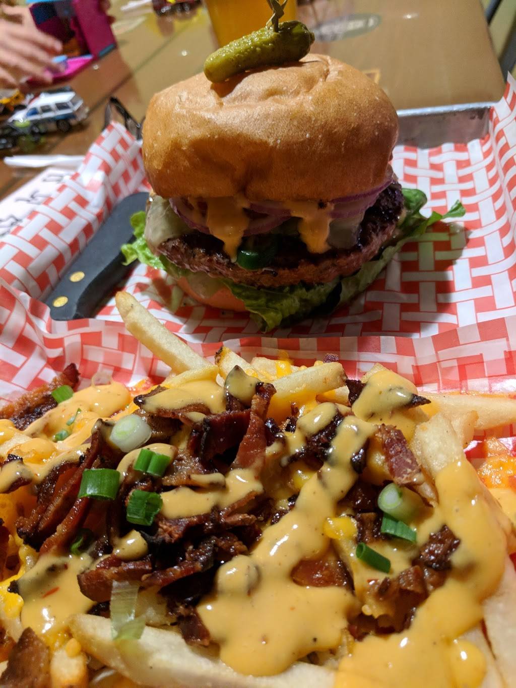 Dukes Plates & Pints | restaurant | 510 La Sierra Dr, Sacramento, CA 95864, USA | 9165148430 OR +1 916-514-8430