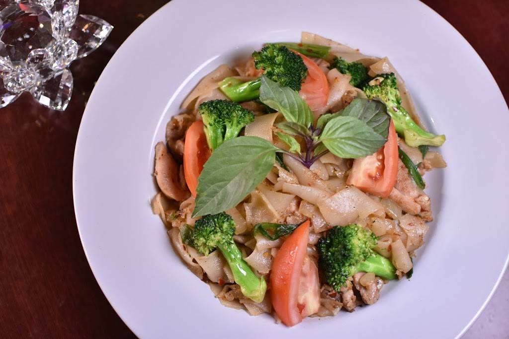 Munch Bistro - Thai With A Twist | restaurant | 18541A Beach Blvd, Huntington Beach, CA 92648, USA | 7143696100 OR +1 714-369-6100