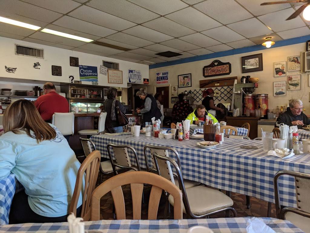 Howards Restaurant | restaurant | 336 E Main St, Moncks Corner, SC 29461, USA | 8437618565 OR +1 843-761-8565