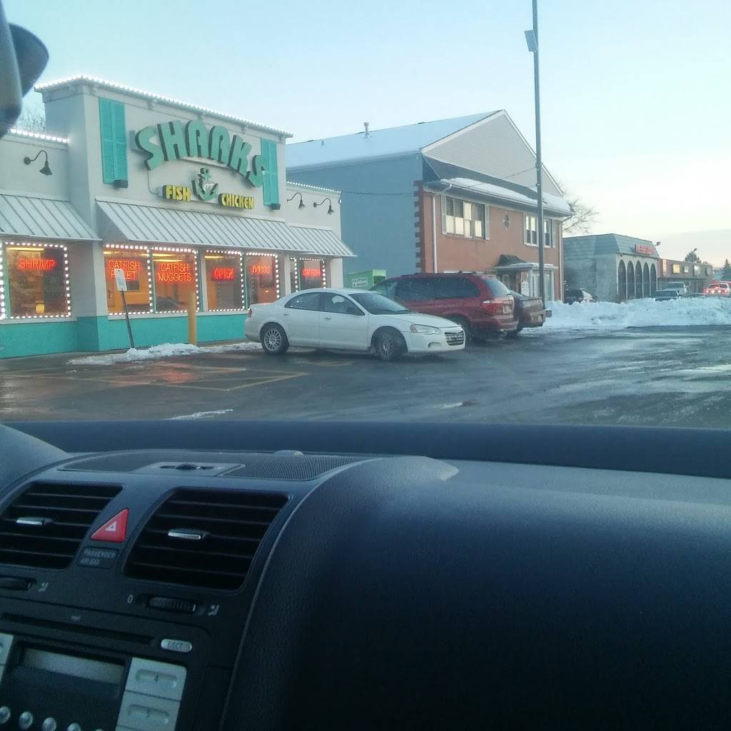 Shark Fish & Chicken | restaurant | 5815 Broadway, Merrillville, IN 46410, USA | 2199809788 OR +1 219-980-9788