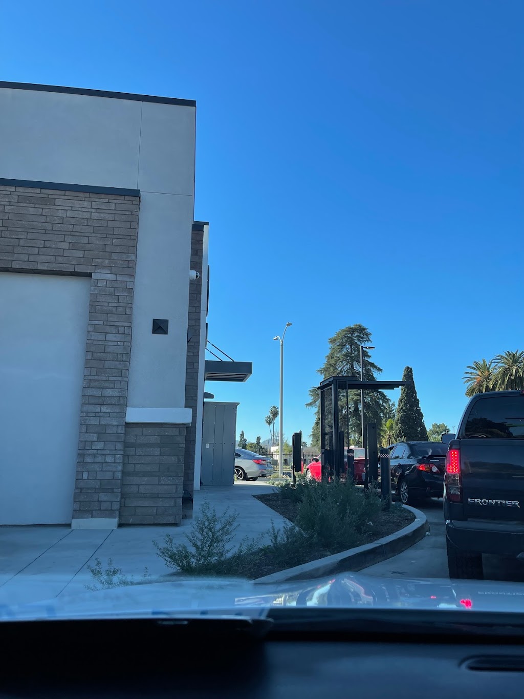 Starbucks | cafe | 580 E Highland Ave, San Bernardino, CA 92404, USA | 9098700379 OR +1 909-870-0379