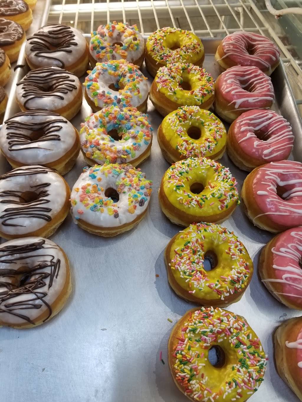 California Donuts | bakery | 11255 Camino Ruiz, San Diego, CA 92126, USA | 8585787230 OR +1 858-578-7230