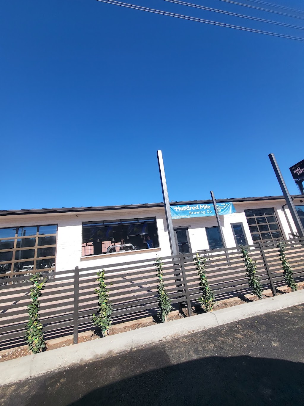 Hundred Mile Brewing Company | restaurant | 690 N Scottsdale Rd, Tempe, AZ 85281, USA | 4802561623 OR +1 480-256-1623