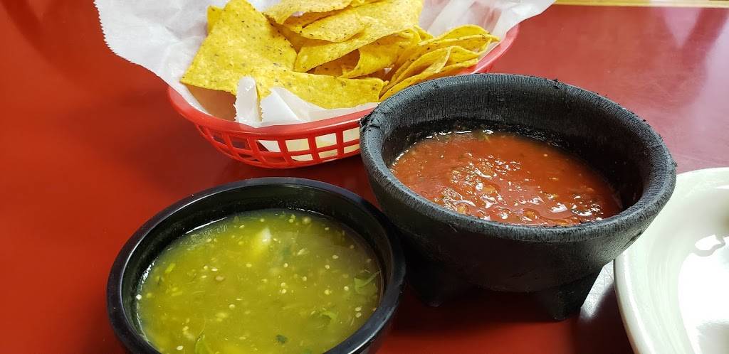 El Jarochito | restaurant | 164 S Academy St, Galesburg, IL 61401, USA | 3093426103 OR +1 309-342-6103