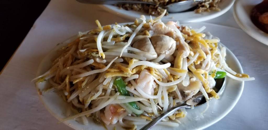 Golden Palace Restaurant | restaurant | 2195 Carling Ave, Ottawa, ON K2B 7E8, Canada | 6138208444 OR +1 613-820-8444