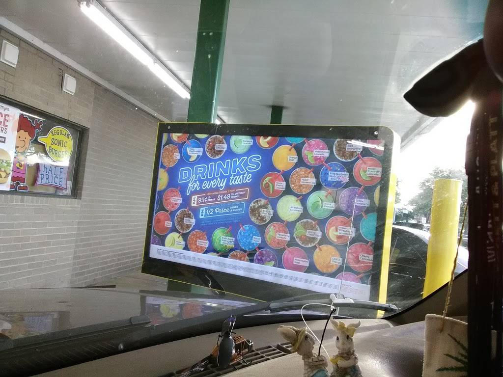 Sonic Drive-In | restaurant | 6555 Park Oaks, Forest Hill, TX 76140, USA | 8172933303 OR +1 817-293-3303