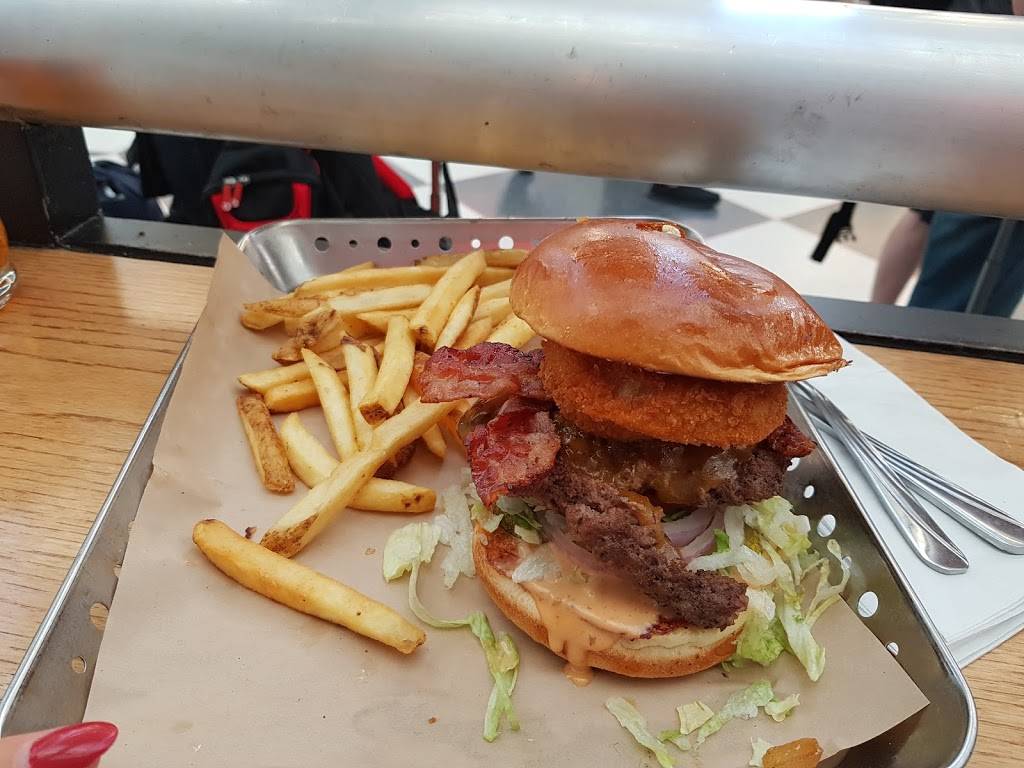 Chilis Grill & Bar | meal takeaway | Chicago OHare Airport Rotunda Building 6 Arrivals Level Guard Post #8, Chicago, IL 60666, USA | 7733777800 OR +1 773-377-7800