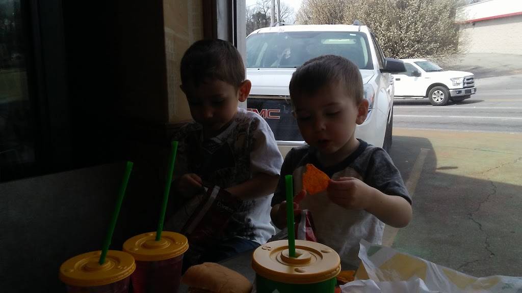 Subway | meal takeaway | 990 East Harrison St, Batesville, AR 72501, USA | 8707937766 OR +1 870-793-7766