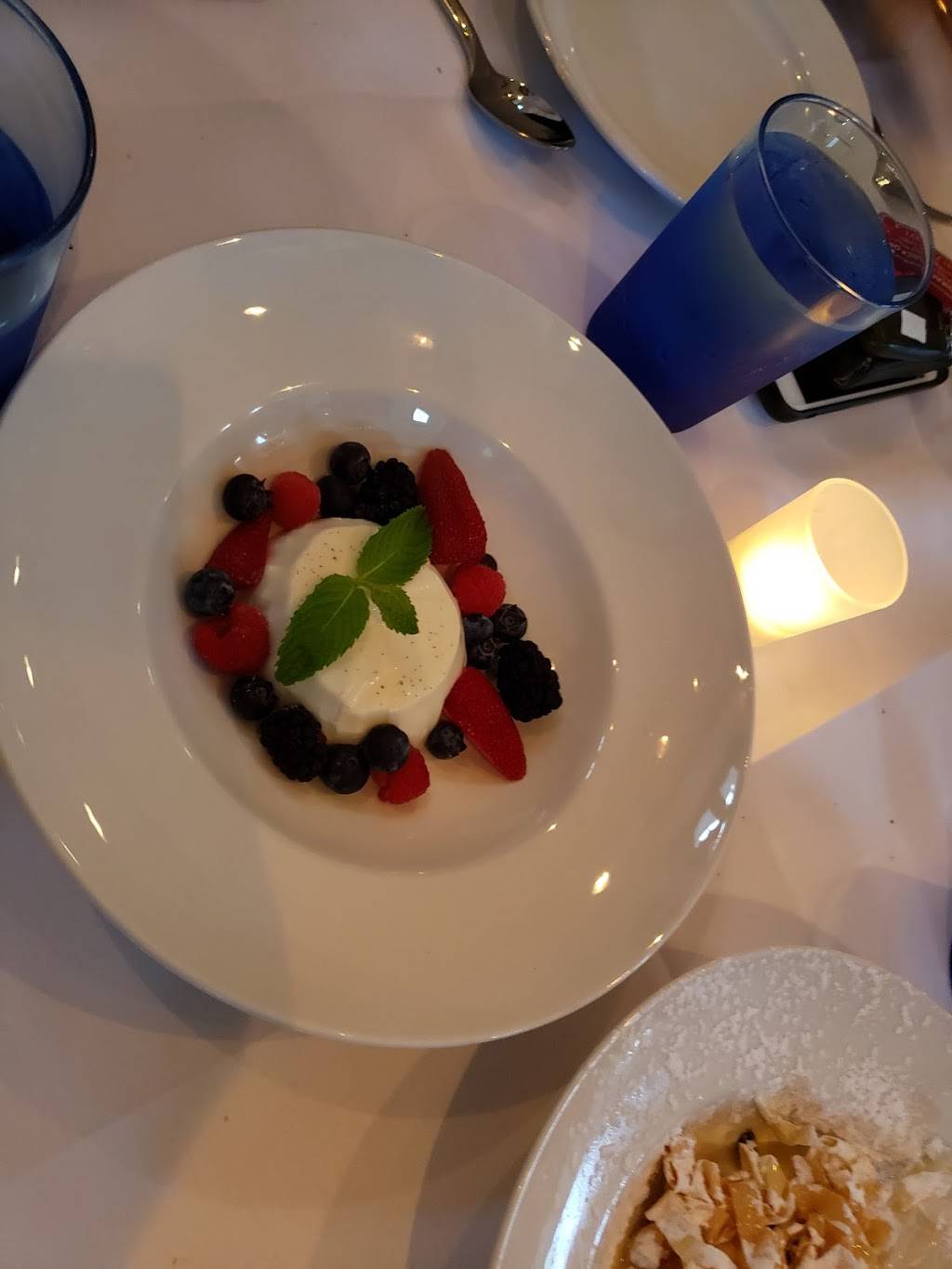 Blu Mar Hamptons | restaurant | 136 Main St, Southampton, NY 11968, USA | 6314884570 OR +1 631-488-4570