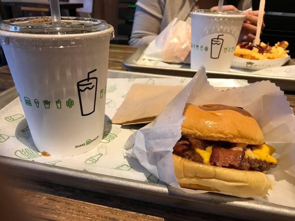 Shake Shack | restaurant | 2000-02 Sansom St, Philadelphia, PA 19103, USA | 2158091742 OR +1 215-809-1742