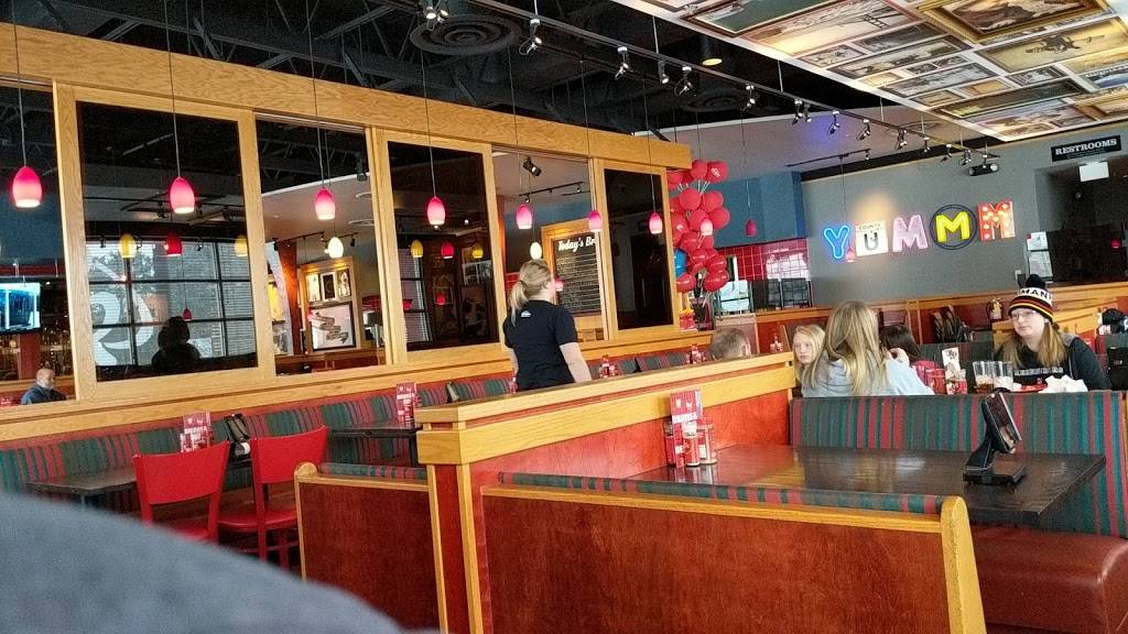 Red Robin Gourmet Burgers and Brews | restaurant | 3005 Golf Rd, Eau Claire, WI 54701, USA | 7158344438 OR +1 715-834-4438