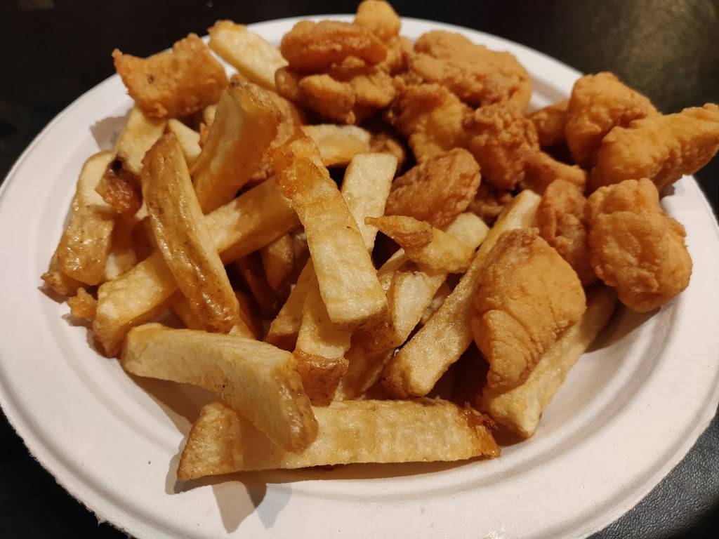 Docks Seafood | restaurant | 15 Evans St, South Portland, ME 04106, USA | 2078994433 OR +1 207-899-4433
