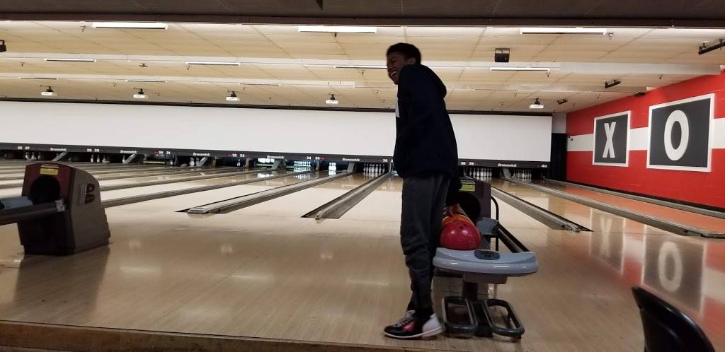 Bowlero Moreno Valley | restaurant | 24666 Sunnymead Boulevard, Moreno Valley, CA 92553, USA | 9519246008 OR +1 951-924-6008