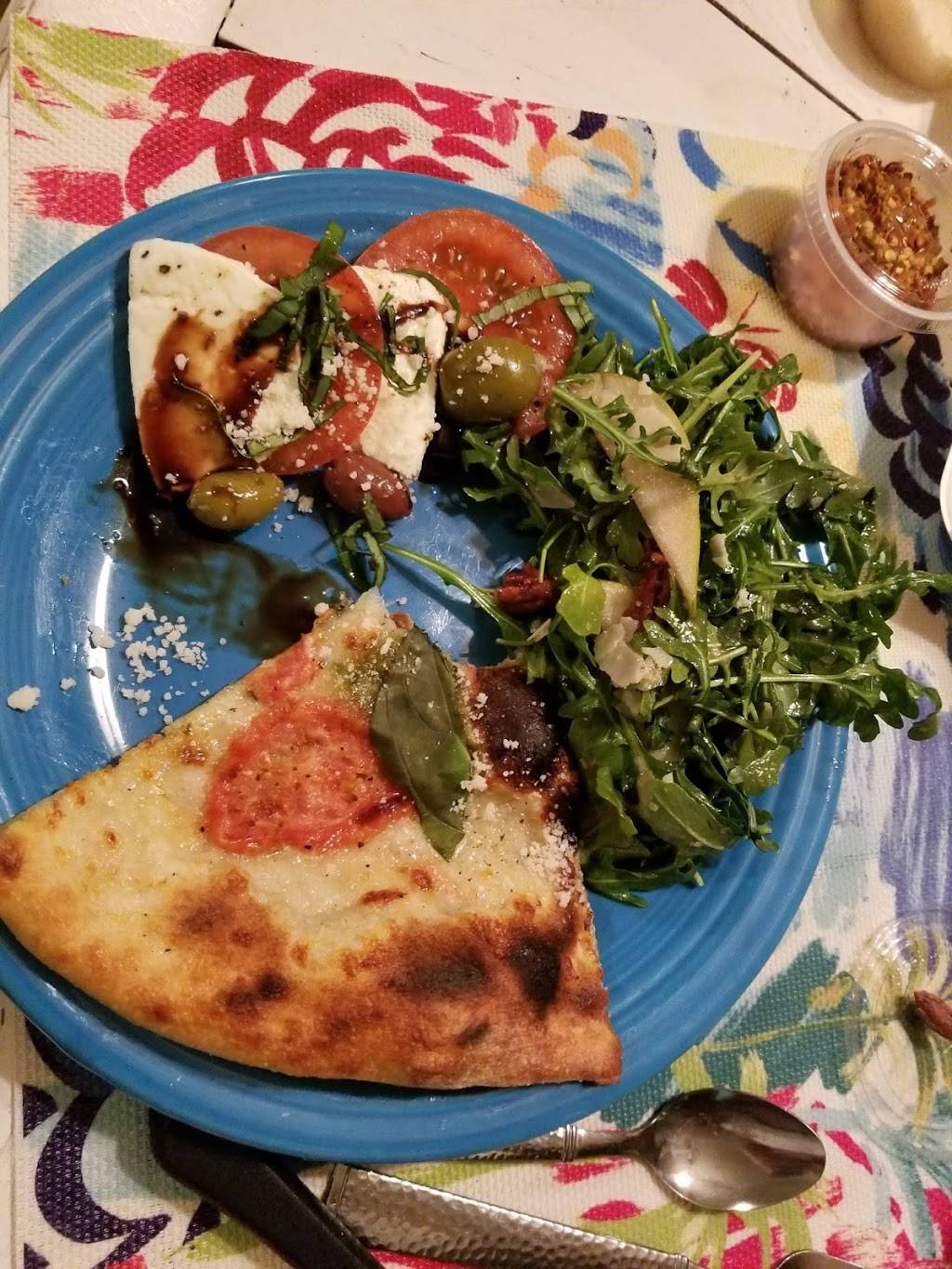 Giant Rustic Pizza | restaurant | 3945 E Camelback Rd, Phoenix, AZ 85018, USA | 6024229300 OR +1 602-422-9300