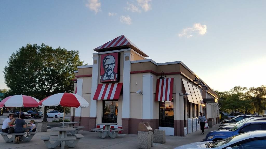 KFC | restaurant | 2087 E Snelling Dr, Roseville, MN 55113, USA | 6516318133 OR +1 651-631-8133