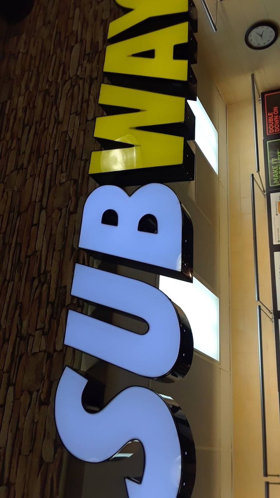 Subway Restaurants | restaurant | 19415 Golden Valley Rd, Santa Clarita, CA 91387, USA | 6612529394 OR +1 661-252-9394