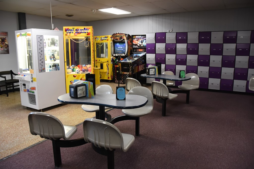Adel Family Fun Center | restaurant | 1526 Greene St, Adel, IA 50003, USA | 5159933350 OR +1 515-993-3350