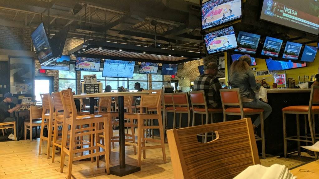 Buffalo Wild Wings | restaurant | 736 E Del Amo Blvd, Carson, CA 90746, USA | 3104367793 OR +1 310-436-7793