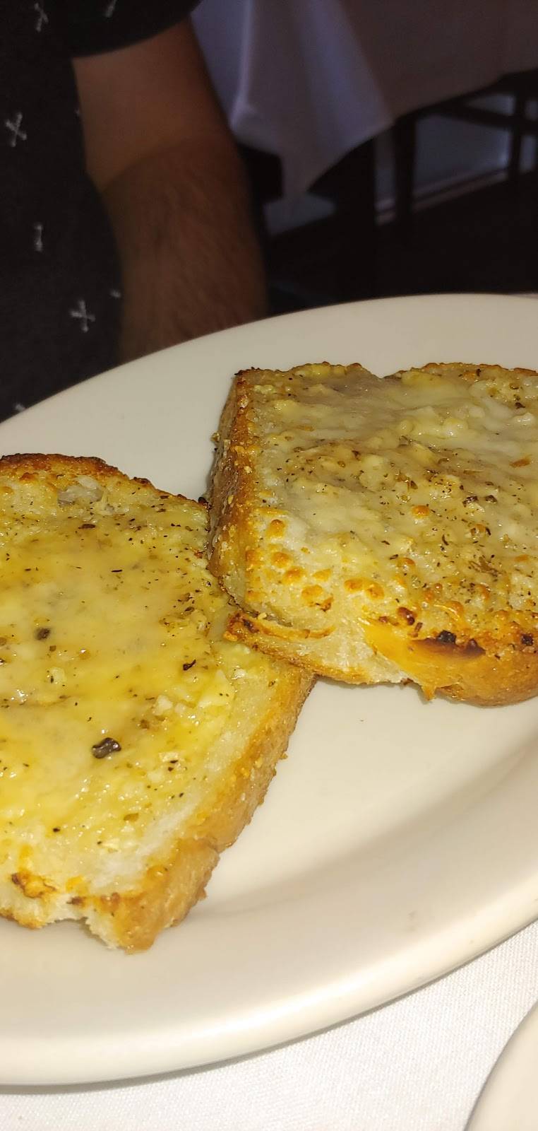 Il Porto Restaurant | restaurant | 200 S Market St, Frederick, MD 21701, USA | 3016207480 OR +1 301-620-7480