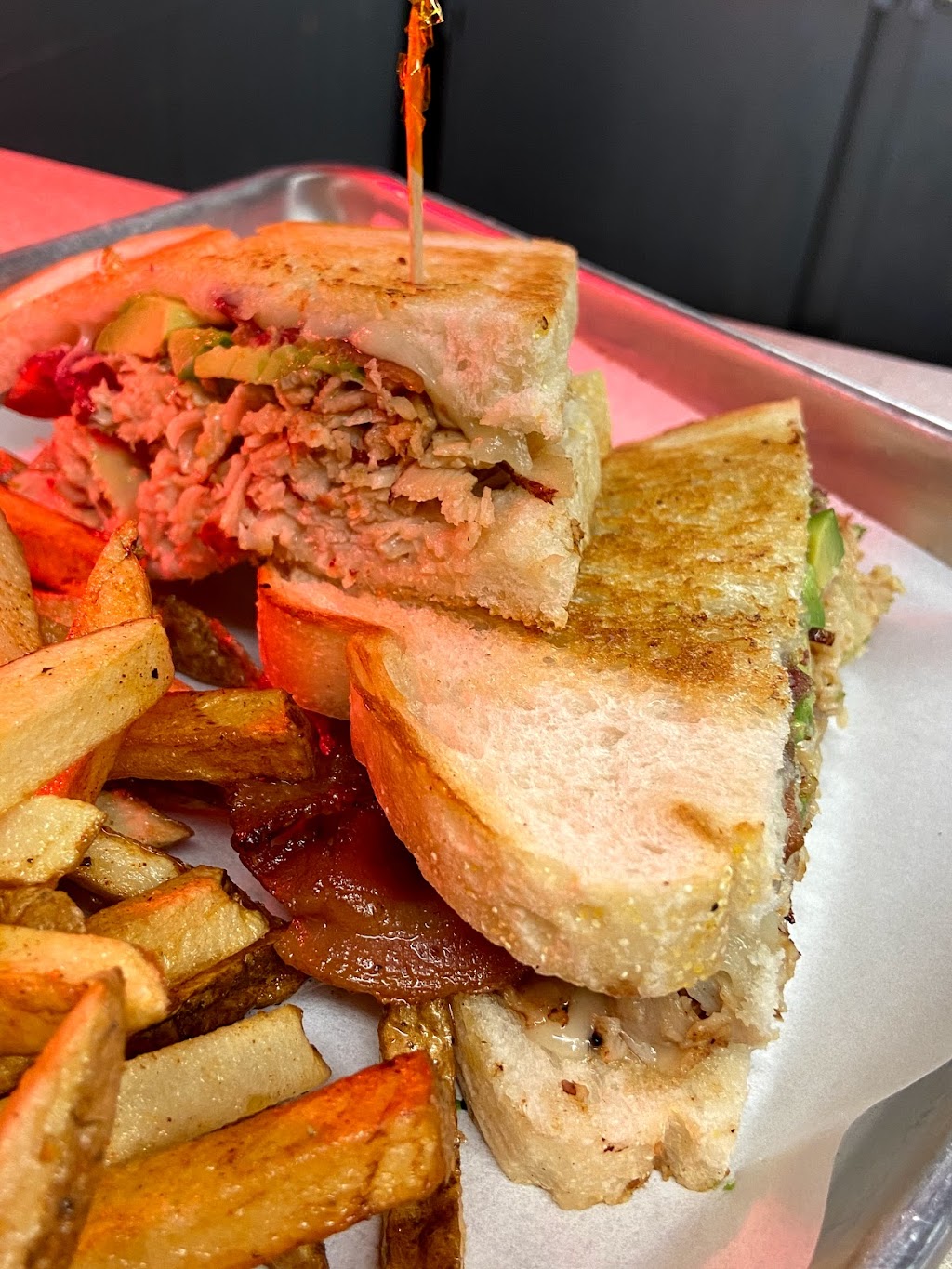 19th Hole Bar & Grill | restaurant | 144 Marina Dr, Needles, CA 92363, USA | 7603263343 OR +1 760-326-3343