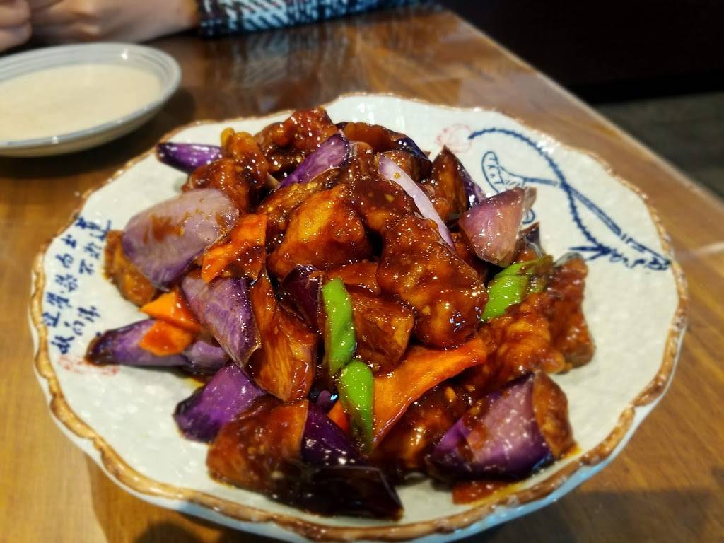 Harbin Chinese Restaurant 哈尔滨老道外砂锅居 | restaurant | 591 March Rd #5, Kanata, ON K2K 2M5, Canada | 6136931525 OR +1 613-693-1525