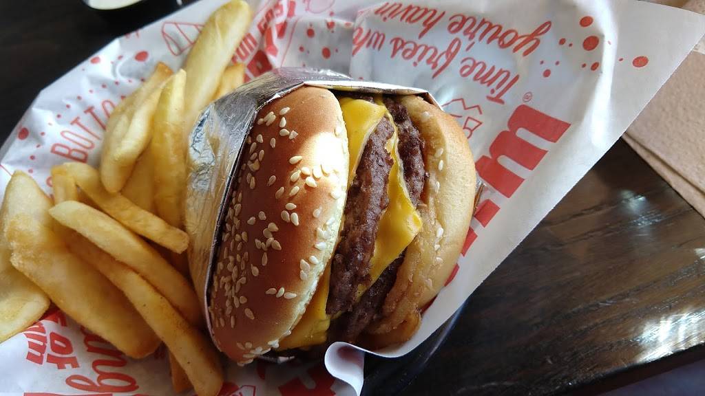 Red Robin Gourmet Burgers and Brews | restaurant | 2405 SE Tualatin Valley Hwy, Hillsboro, OR 97123, USA | 5036481515 OR +1 503-648-1515