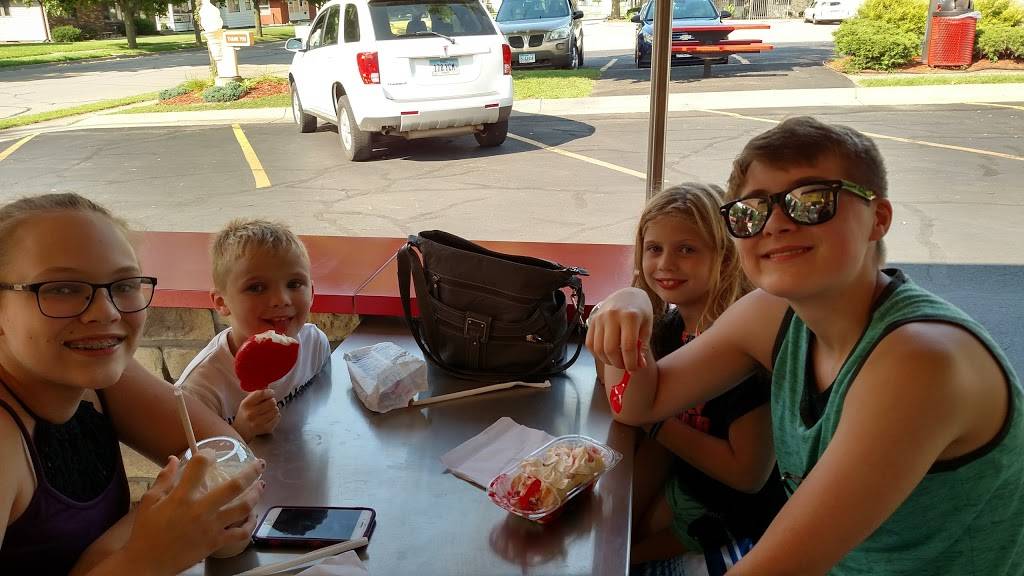 Dairy Queen Store | restaurant | 2300 Rhomberg, Dubuque, IA 52001, USA | 5635822727 OR +1 563-582-2727