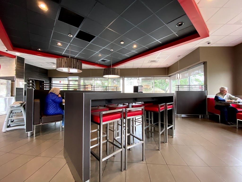 Hardees | restaurant | 2410 Apalachee Pkwy, Tallahassee, FL 32301, USA | 8503919841 OR +1 850-391-9841