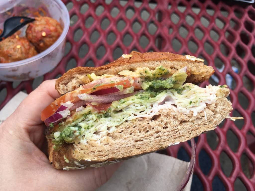 Golden Gate Market Deli & Liquor | restaurant | 2767 Lombard St, San Francisco, CA 94123, USA | 4153466052 OR +1 415-346-6052