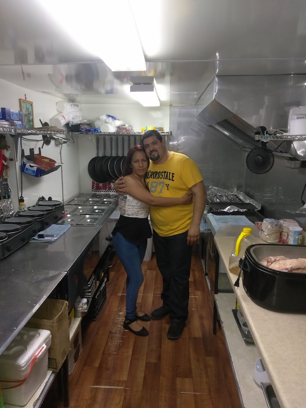 El Chilazzo | restaurant | 4937 US-83, Roma, TX 78584, USA | 9563529215 OR +1 956-352-9215