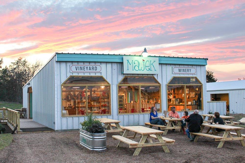 Majek Vineyard & Winery | restaurant | 12508 FM957, Schulenburg, TX 78956, USA | 2104138912 OR +1 210-413-8912